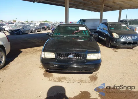 2011 Ford Crown Victoria Police Interceptor z USA, uszkodzony, nr VIN 2FABP7BV3BX162981